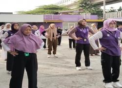 Senam Pagi Bersama Dosen dan Staff ITB Bina Sriwijaya: Semangat Baru untuk Kesehatan dan Kebersamaan Senam Pagi Bersama Dosen dan Staff ITB Bina Sriwijaya: Semangat Baru untuk Kesehatan dan Kebersamaan